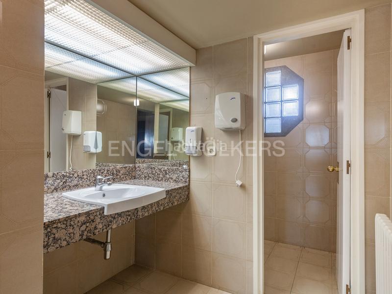 Foto 21374749-2ea2-4cd6-93bf-e2bc0f3a2a77. Location bureau avec parking dans Poble Sec Sant Quirze del Vallès