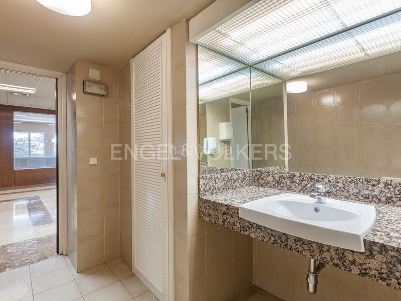 Foto acea207e-3f91-4873-8563-6690fcd9ed02. Location bureau avec parking dans Poble Sec Sant Quirze del Vallès