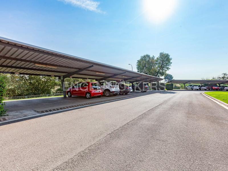 Foto b246aa43-8992-4462-a33f-aec44e6e9527. Location bureau avec parking dans Poble Sec Sant Quirze del Vallès