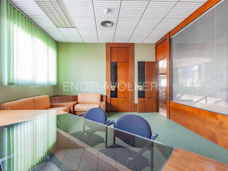 Foto de3c52d5-b5b2-41ae-b99a-181e6a90d8a0. Location bureau avec parking dans Poble Sec Sant Quirze del Vallès