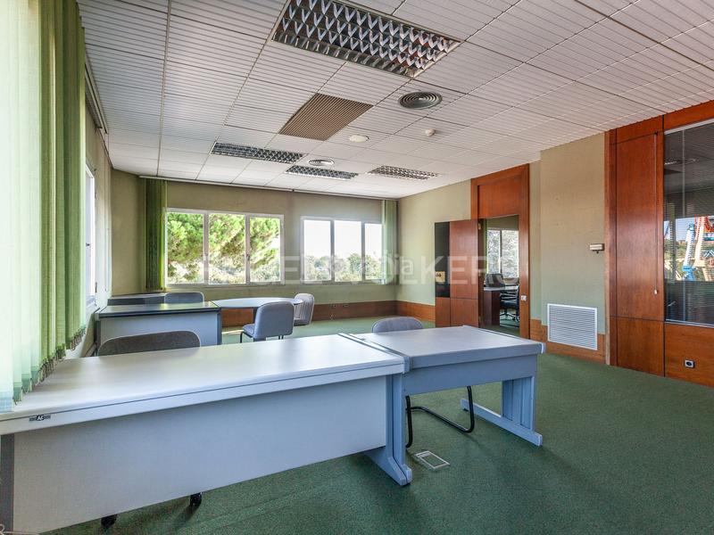 Foto f5c571ba-6a9c-4deb-94b5-b7b2e45e46f2. Location bureau avec parking dans Poble Sec Sant Quirze del Vallès