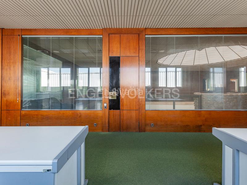 Foto 1ab8149a-5ee3-4c1d-95be-2aeb48305d86. Miete büro mit parking in Poble Sec Sant Quirze del Vallès