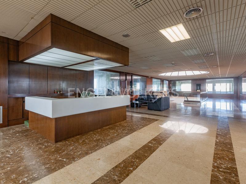 Foto 2379b141-c5a8-427d-9014-1b4b099a0416. Miete büro mit parking in Poble Sec Sant Quirze del Vallès