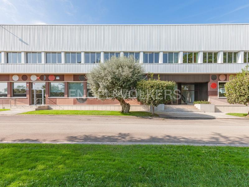 Foto e87ef2d7-a4bb-4506-9a2e-8c2e11eb83f9. Miete büro mit parking in Poble Sec Sant Quirze del Vallès