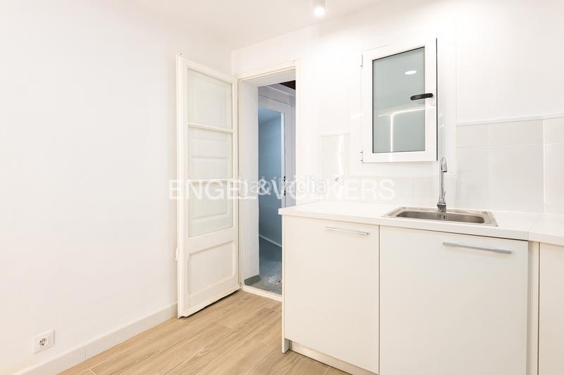 Foto a0a28c59-5ef1-4348-a70a-5efa51d3e1a1. Locale commerciale in Sant Antoni Barcelona