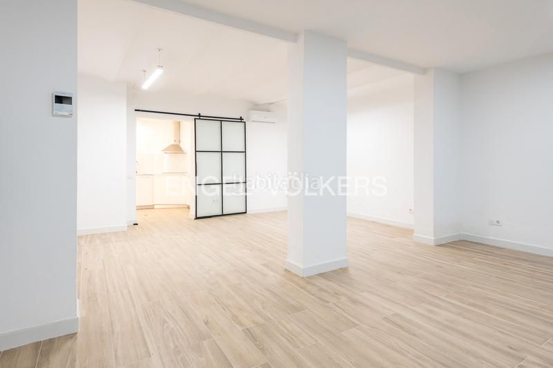 Foto d968606c-07be-45ea-9ae8-87db0dacfbfd. Locale commerciale in Sant Antoni Barcelona