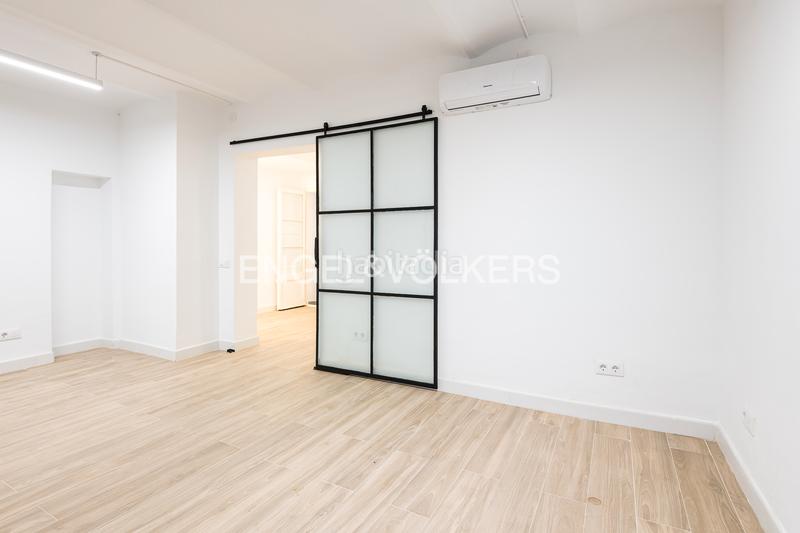 Foto ffe296d5-6d91-4b8e-a557-b3fe4b3af4c2. Locale commerciale in Sant Antoni Barcelona