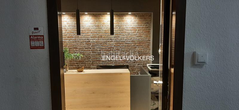 Foto 8287f66b-00f9-40e8-abfe-97c3529d2d31. Alquiler oficina despacho junto a la rambla en Centre Sabadell