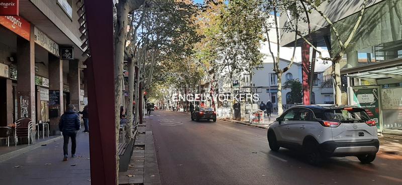 Foto 9a441343-a983-4d78-9f0d-9285d877f253. Alquiler oficina despacho junto a la rambla en Centre Sabadell