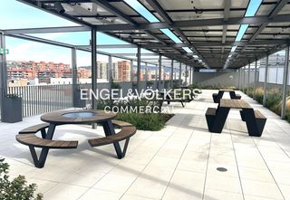 Miete Büro in Provençals del Poblenou. Oficina con terrazas y amenities en 22