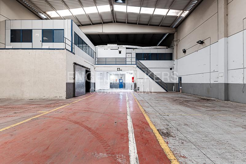 Foto f42bc133-fb75-41d0-9559-ef8e10a83852. Affitto capannone industriale in Arboç (L´)