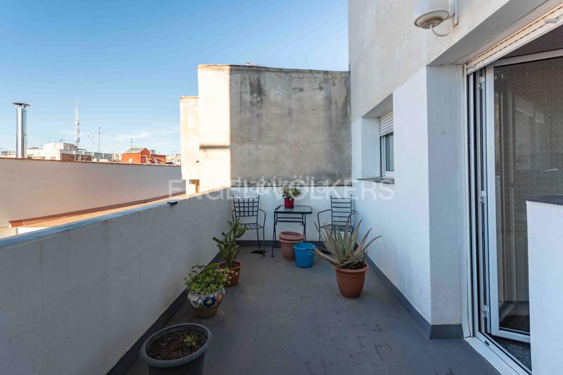 Foto 6fd1c0ba-9205-44c4-ab31-c4bbc54ab8a1. Edificio propiedad vertical en Collblanc con múltiples usos permitidos en Hospitalet de Llobregat (L´)