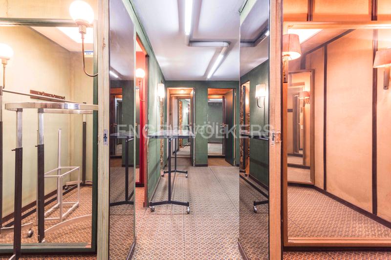 Foto a2755029-e8e6-4815-aa60-d5fb5f220ffa. Edificio propiedad vertical en Collblanc con múltiples usos permitidos en Hospitalet de Llobregat (L´)