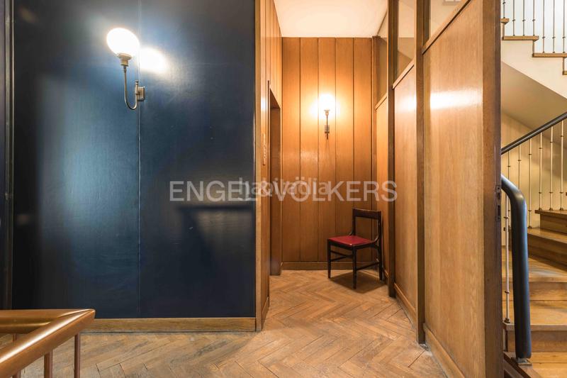 Foto d96c205a-0c85-4819-8157-ac7b0d178d63. Edificio propiedad vertical en Collblanc con múltiples usos permitidos en Hospitalet de Llobregat (L´)