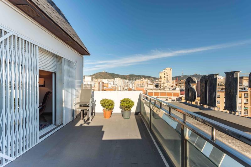 Foto e085a0ee-3b2c-423c-b1ca-c8005a21ad7f. Edificio propiedad vertical en Collblanc con múltiples usos permitidos en Hospitalet de Llobregat (L´)