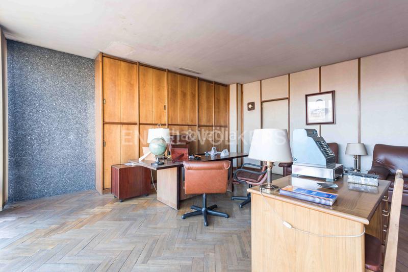 Foto fd3150ff-a147-4dc4-bd9b-ba91b261476c. Edificio propiedad vertical en Collblanc con múltiples usos permitidos en Hospitalet de Llobregat (L´)