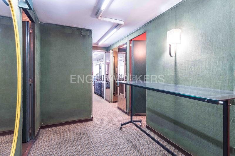 Foto 1e9a58cc-0b0c-4eb5-82cc-b85bc8163092. Local comercial edificio comercial en Collblanc. múltiples usos permitidos en Hospitalet de Llobregat (L´)