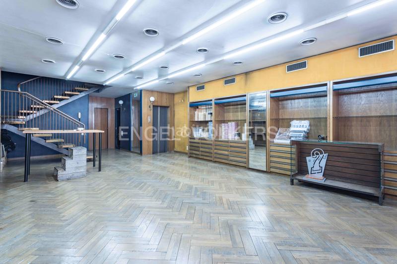 Foto 1ffe968a-6dde-4b1c-b52c-a8f9808f2b3c. Local comercial edificio comercial en Collblanc. múltiples usos permitidos en Hospitalet de Llobregat (L´)