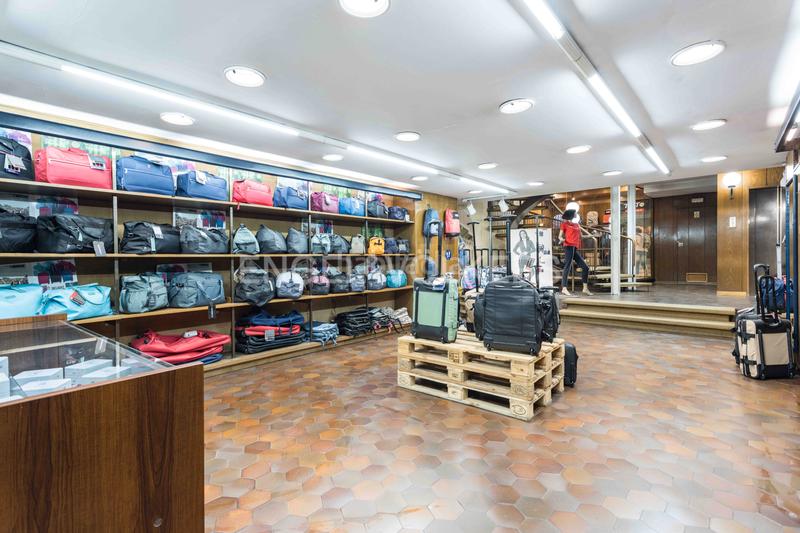 Foto 5e2591cc-cc97-4f4b-8b83-2bfeba018ad7. Local comercial edificio comercial en Collblanc. múltiples usos permitidos en Hospitalet de Llobregat (L´)