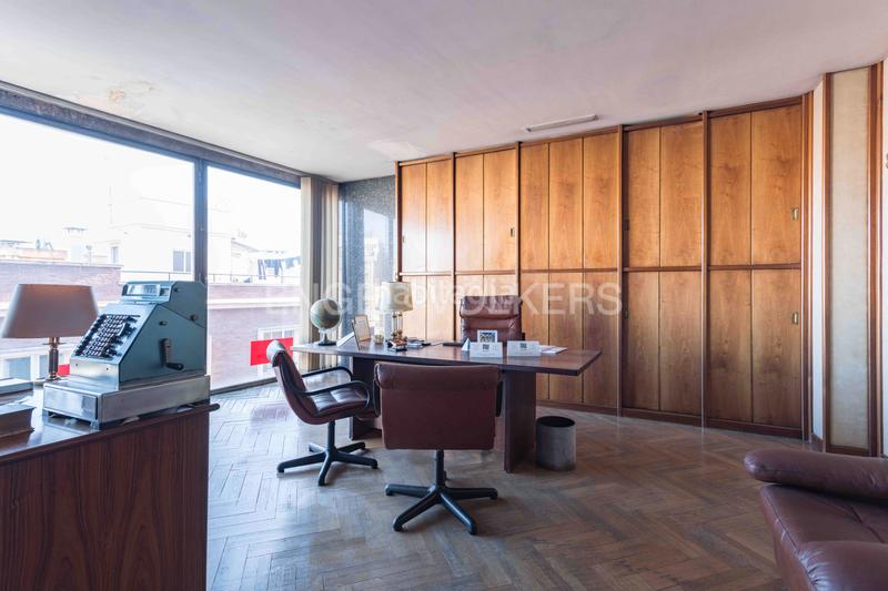 Foto a7ea99a2-8927-4040-ab65-4078a920bc1e. Local comercial edificio comercial en Collblanc. múltiples usos permitidos en Hospitalet de Llobregat (L´)