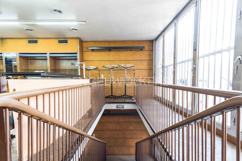 Foto b58047ce-5053-4597-a404-359ca93e5885. Local comercial edificio comercial en Collblanc. múltiples usos permitidos en Hospitalet de Llobregat (L´)