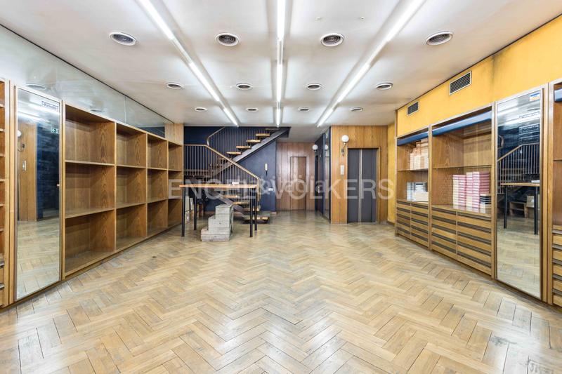 Foto bc3f32dc-5558-429f-bdb4-1ea69b017f77. Local comercial edificio comercial en Collblanc. múltiples usos permitidos en Hospitalet de Llobregat (L´)