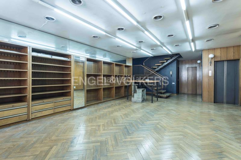 Foto d450ec49-e71a-44d8-a791-bc83138daa6b. Local comercial edificio comercial en Collblanc. múltiples usos permitidos en Hospitalet de Llobregat (L´)