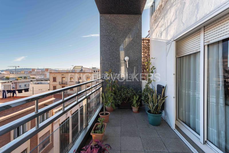 Foto e2231e30-b3a5-43ee-a2f9-e98957a12c2f. Local comercial edificio comercial en Collblanc. múltiples usos permitidos en Hospitalet de Llobregat (L´)