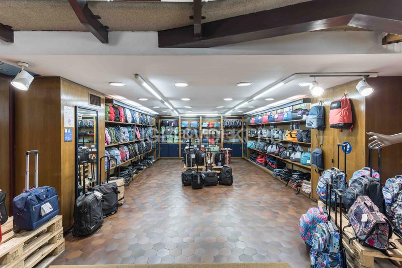 Foto f31bf435-0418-4fbe-8215-65ba0af2210d. Local comercial edificio comercial en Collblanc. múltiples usos permitidos en Hospitalet de Llobregat (L´)