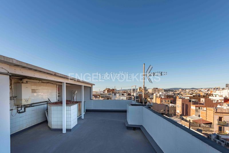 Foto f550c3d1-5ac7-4407-a9da-89ee84593ea4. Local comercial edificio comercial en Collblanc. múltiples usos permitidos en Hospitalet de Llobregat (L´)