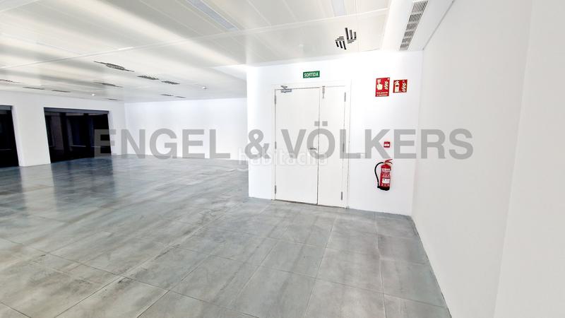 Foto db006aff-3a9a-4bda-b2a1-c676581629bf. Affitto ufficio con parcheggio in Sants Barcelona