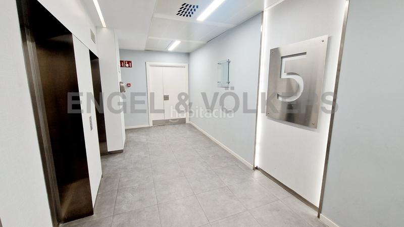 Foto 5f8329f1-0329-41ae-8cc4-4dea6c0ac193. Location bureau avec parking dans Sants Barcelona