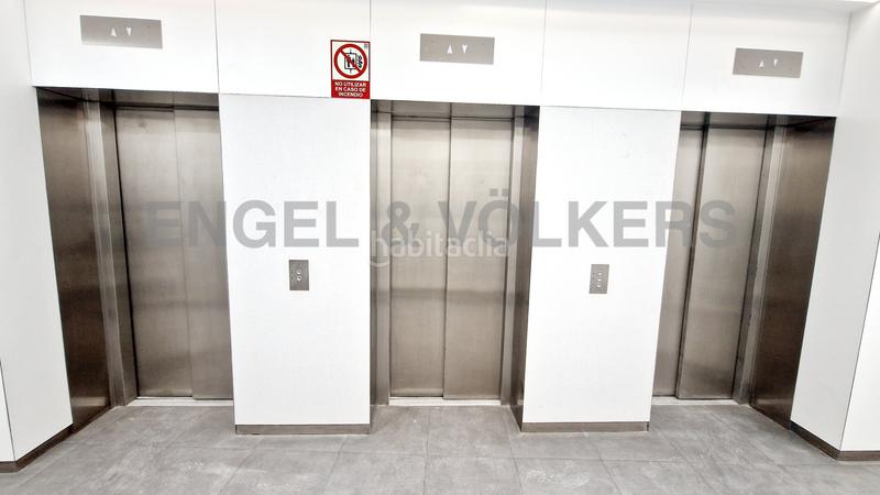 Foto d92d7b63-fa99-4554-aa6d-d3ad042679bd. Location bureau avec parking dans Sants Barcelona