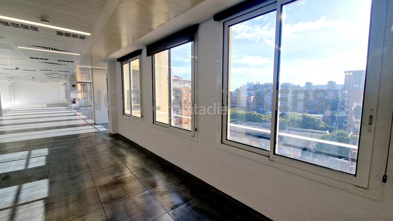 Foto 03d2033e-3fc5-4ea0-950e-27989dbd3eee. Rent office space with parking in Sants Barcelona