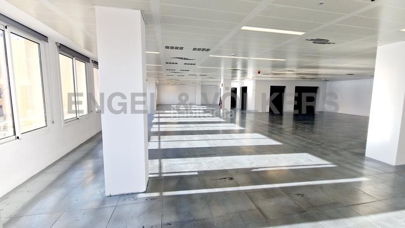 Foto 65533b1c-a01d-48f4-b4e6-51cabdc48802. Rent office space with parking in Sants Barcelona
