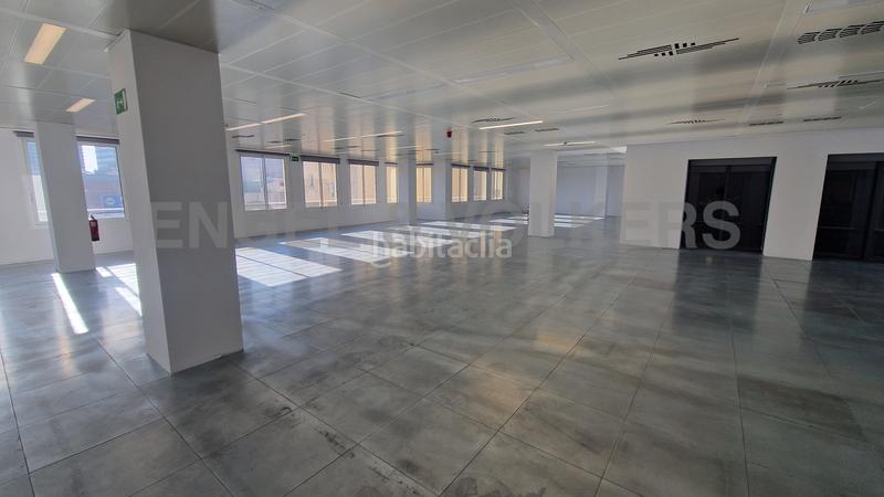 Foto 6dfea6c7-45dc-448f-ae5b-5d977cea7358. Rent office space with parking in Sants Barcelona