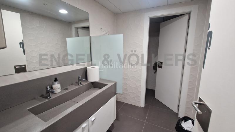 Foto a861f83e-6d79-4fa0-8d43-0d9f56580117. Rent office space with parking in Sants Barcelona