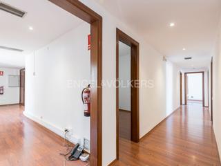 Office space in Dreta de l´Eixample. Luninosas oficinas en venta frente a la pedrera