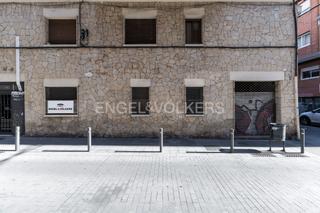 Local Comercial a Sants. Magnifico pequeño localloft en dobe uso en les corts
