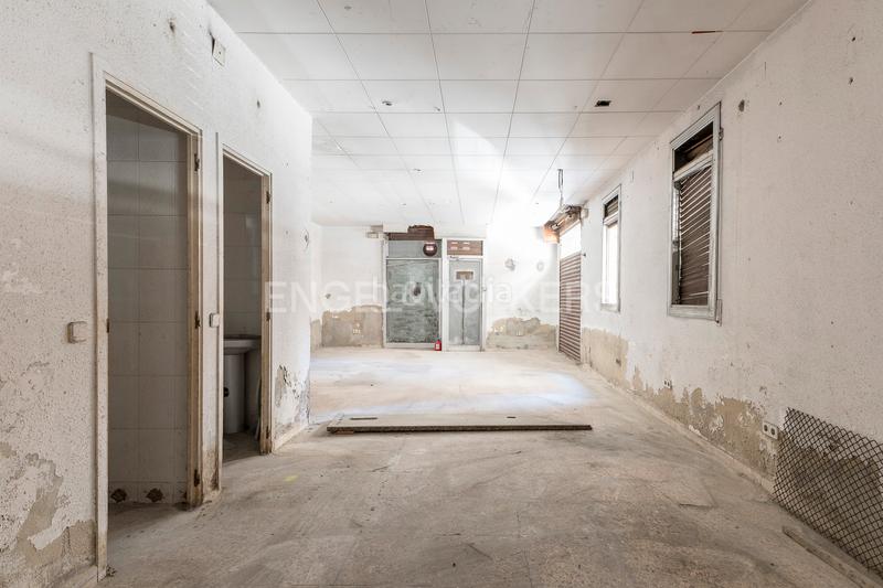 Foto d5ef42e0-8b57-4918-9f43-d01997350d26. Business premise in Sants Barcelona