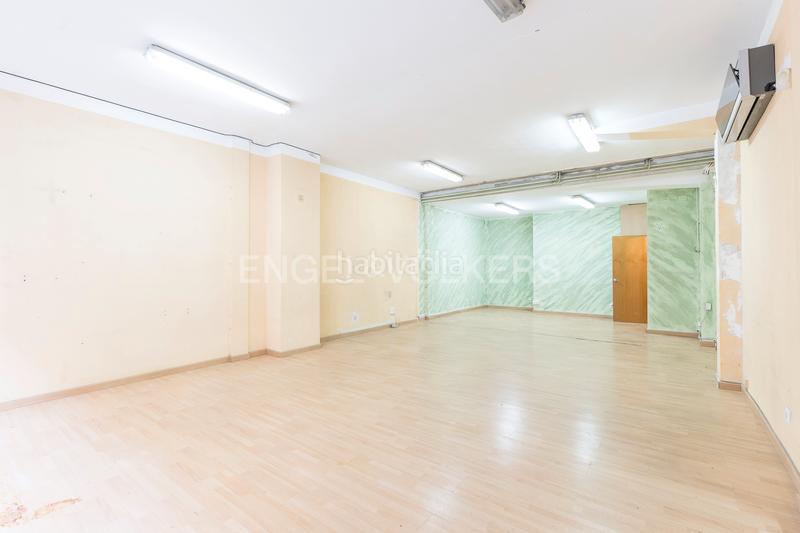 Foto a423dadc-27d0-4e3a-a6e3-4fc37e6486f4. Alquiler local comercial local en alquiler en calle tapioles en Barcelona