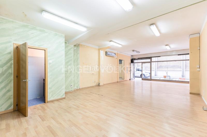 Foto bd4d9066-eda8-4bf0-a7c2-78d46fe45d3f. Alquiler local comercial local en alquiler en calle tapioles en Barcelona