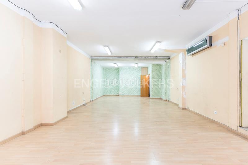 Foto c544c156-e014-41c0-a801-fbca56bfb310. Alquiler local comercial local en alquiler en calle tapioles en Barcelona