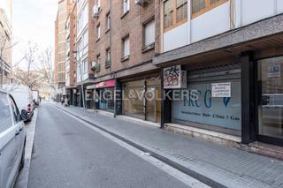 Location Local commercial à El Poble Sec - Parc de Montjuïc. Local en alquiler en calle tapioles