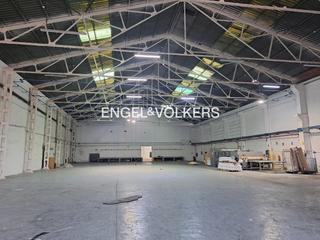 Lloguer Nau industrial a Centre. Nave de 9 metros de altura