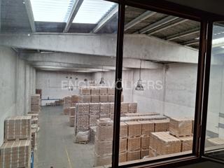 Nau industrial a Sant Esteve Sesrovires. Nave diáfana con almacén de 8 metros de alto