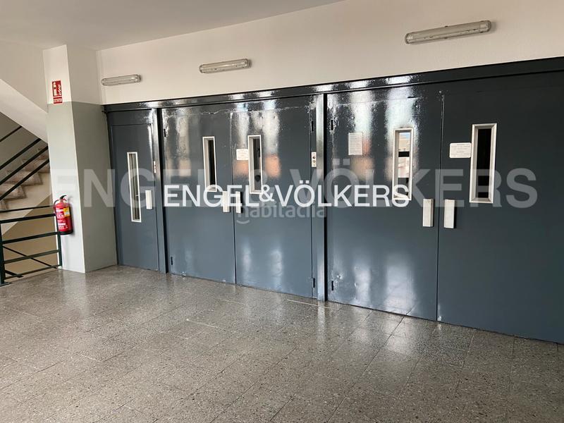 Foto 9cca1d90-d41d-4db9-807a-0fd4b58c35b3. Location bâtiment à usage industriel dans Sant Josep Hospitalet de Llobregat (L´)