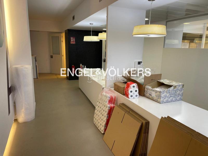 Foto a3c00f55-3901-49f2-9ead-05342bda523c. Location bâtiment à usage industriel dans Sant Josep Hospitalet de Llobregat (L´)