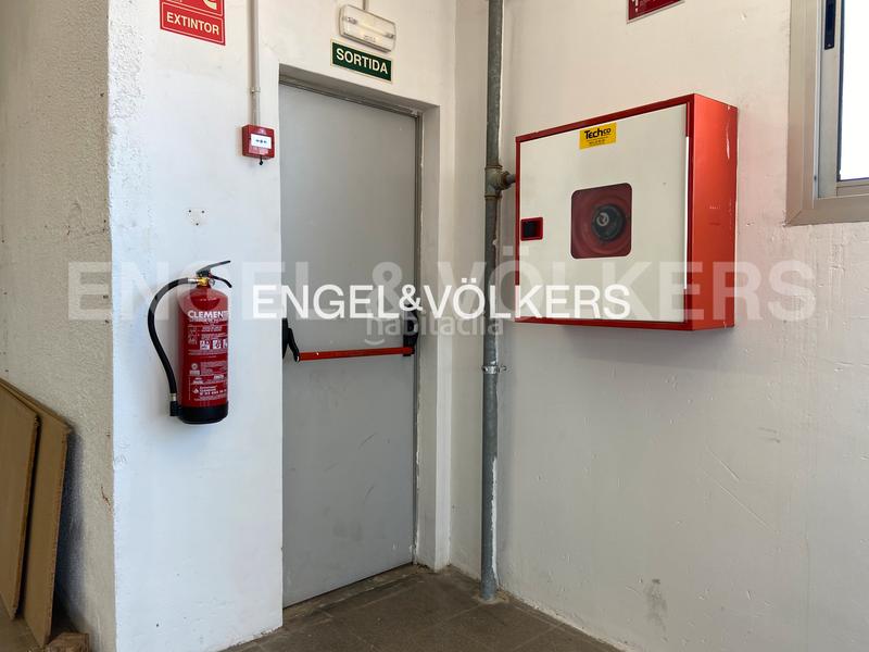 Foto ca98bdf5-fdbb-4344-96b3-5a67761efba8. Location bâtiment à usage industriel dans Sant Josep Hospitalet de Llobregat (L´)