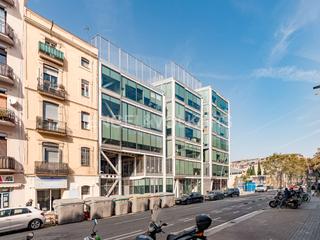 Location Bureau à El Parc i la Llacuna del Poblenou. Oficina diáfana acristalada de 165 m2 situada en el 22